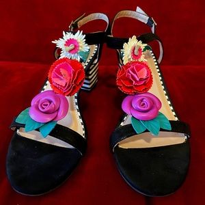 Betsey Johnson Andey Black Sandal in Size 8